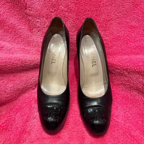 Vintage Chanel heels - Picture 2 of 4